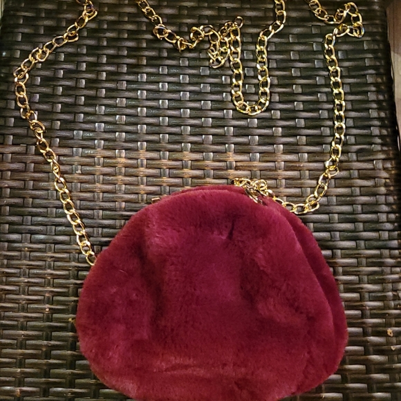 Velvet Cake puff tote with gold chain! - Picture 4 of 4